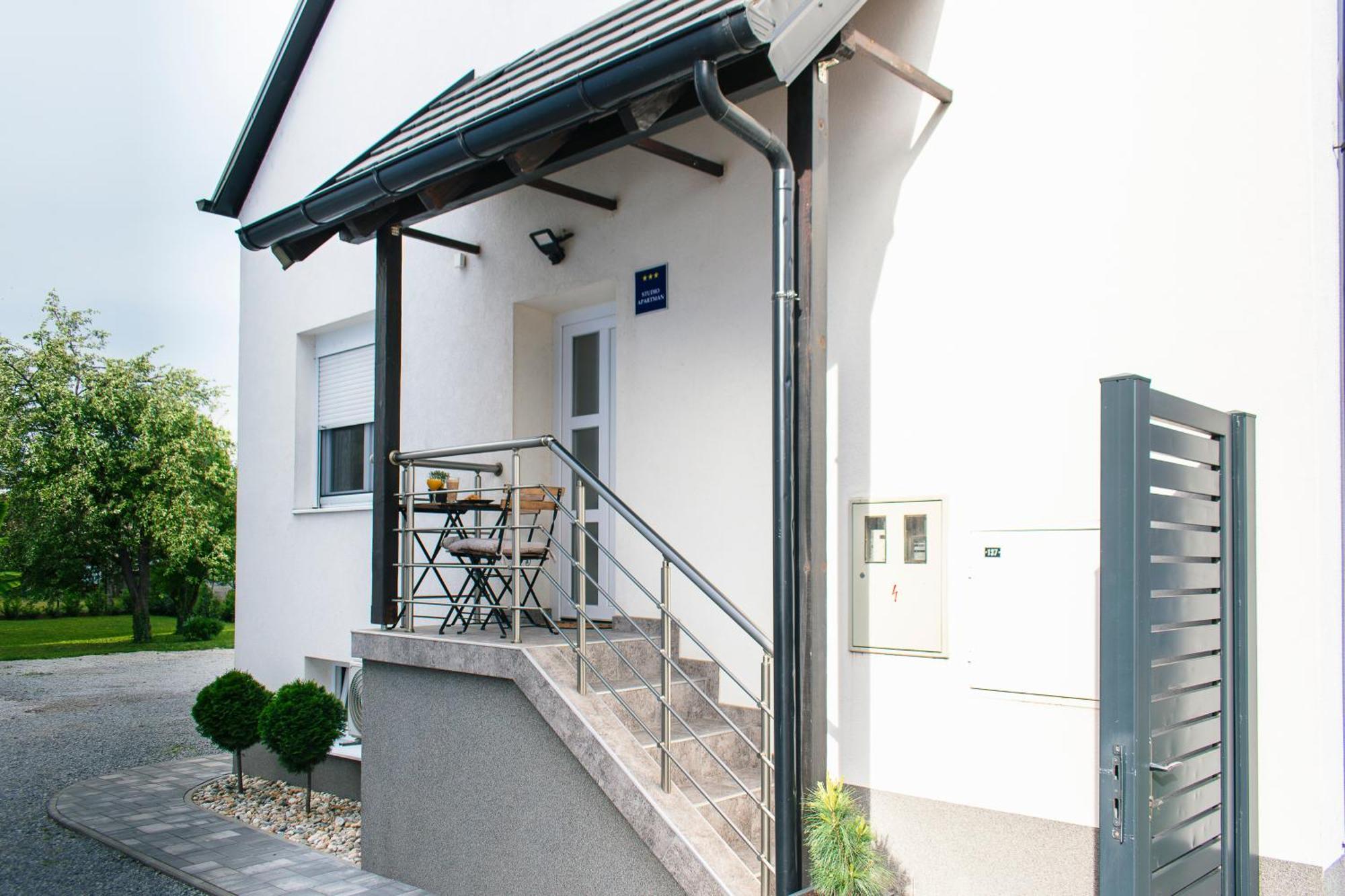 Goodlife Studio Apartment Pozega Zewnętrze zdjęcie